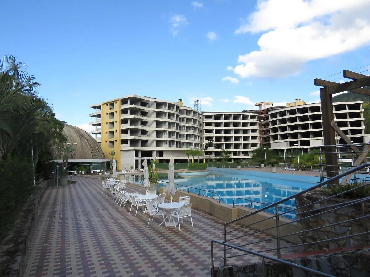 Belíssimo resort com águas termais Aguas Mornas Сasa de vacaciones