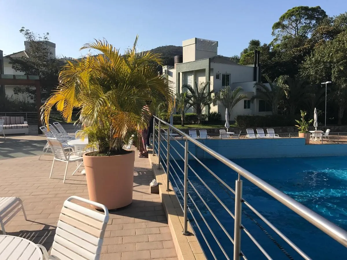 Belíssimo resort com águas termais Aguas Mornas Сasa de vacaciones