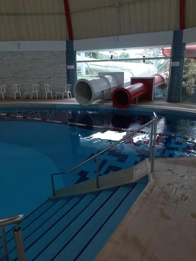Belíssimo resort com águas termais Aguas Mornas Сasa de vacaciones